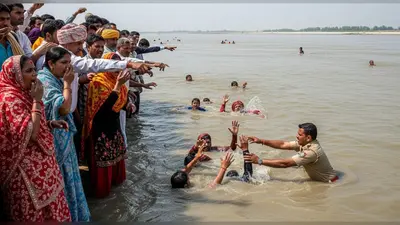 यूपी: ‘पैर फिसला… हाथ के साथ छूट गया साथ’, नदी में डूबे 13 लोग, प्रत्यक्षदर्शियों ने बताई पूरी कहानी, SSI भी जान बचाने कूदे