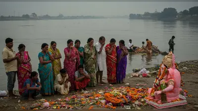 उत्तर प्रदेश: उटंगन नदी में मूर्ति विसर्जन का भयावह हादसा, 13 युवक डूबे, चार शव निकले… चीखें चीर रहीं कलेजा
