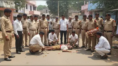 सीतापुर में दुखद घटना: RSS पथ संचालन के दौरान ड्रम बजाते स्वयंसेवक को आया हार्ट अटैक, मौके पर मौत