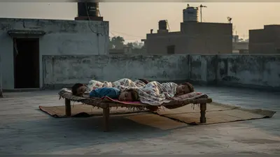 यूपी: माता-पिता ने फांसी लगाकर दी जान, कमरे में लटके मिले शव; छत पर बेखबर सोते रहे तीन मासूम बच्चे