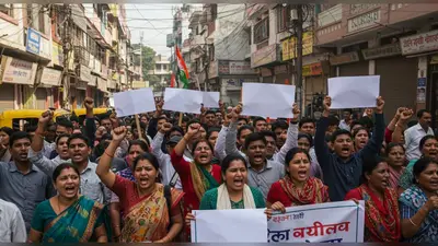 टीईटी अनिवार्यता पर यूपी के शिक्षकों में भारी रोष: सुप्रीम कोर्ट के फैसले के बाद सड़कों पर विरोध प्रदर्शन