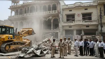 बरेली बवाल: तौकीर को पनाह देने वाले फरहत का घर सील, नफीस के बरातघर पर बुलडोजर, सैलानी में भी कार्रवाई