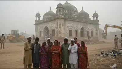 संभल मस्जिद विध्वंस मामला: हाईकोर्ट ने नहीं रोकी कार्रवाई, मुस्लिम पक्ष को तगड़ा झटका