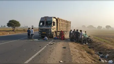 पीलीभीत में भीषण हादसा: बेकाबू ट्रक ने रौंदा सड़क किनारे खड़े लोग, तीन की मौत; काठमांडू जा रहे थे कार सवार