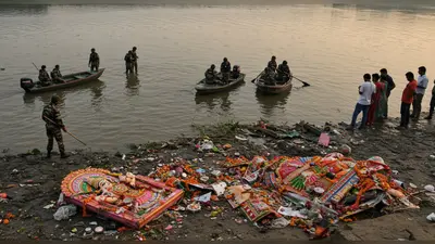 मूर्ति विसर्जन हादसा: एक को बचाने गए 12 लोग डूबे, 5 शव मिले, सेना 7 की तलाश में