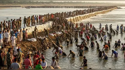 नदी में 13 डूबे: तलाश में जुटे सैकड़ों ग्रामीण और जवान, बहाव रोककर बनाया बांध; पानी कम होते ही मिलेगी सफलता