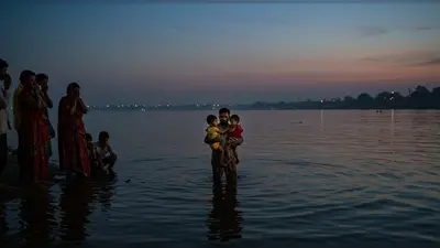 यूपी: दिल दहला देने वाली घटना! सलमान ने पहले दो बच्चों को फेंका, फिर खुद दो को लेकर यमुना में कूदा; चश्मदीदों ने बताया मंजर