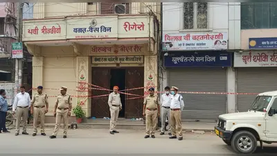 बरेली बवाल: मौलाना तौकीर रजा के करीबी का बरातघर सील, सपा पार्षद के शोरूम पर भी चला प्रशासन का डंडा