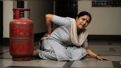 सिलेंडर पर करतब करते हुए महिला की टूटी कमर, वीडियो देख रह जाएंगे सन्न!