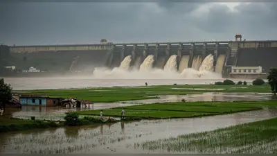 पंजाब में फिर बाढ़ का साया, जालंधर में बारिश:भाखड़ा-थीन डैम से 80 हजार क्यूसेक पानी छोड़ा; 13 जिलों में आज हैवी रेन का अलर्ट