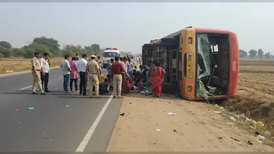यूपी में दर्दनाक हादसा: मनौना धाम से लौट रही श्रद्धालुओं की बस पलटी, 21 घायल, 5 की हालत गंभीर