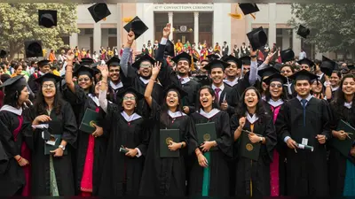 काशी विद्यापीठ के 47वें दीक्षांत समारोह में छात्रों का दिखा बेमिसाल जोश: तस्वीरें बनीं वायरल, हर पल की कहानी बयां!