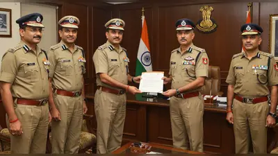 यूपी में बड़ा प्रशासनिक फेरबदल: चार IPS अफसरों के तबादले, प्रतीक्षारत विक्रांत वीर को मिली नई जिम्मेदारी