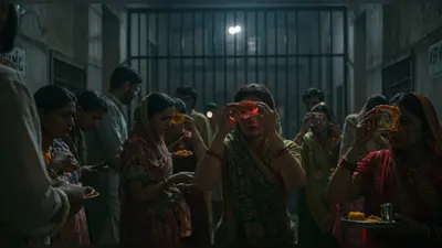 जेल में करवा चौथ का ‘फिल्मी सीन’: महिला बंदियों ने चांद देख पति के हाथों तोड़ा व्रत, हर आँख में छलके आँसू