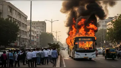 दिल्ली में चलती सिटी बस में भीषण आग, सभी 40 यात्री चमत्कारिक ढंग से सुरक्षित निकाले गए