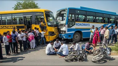 रामपुर: डीएमए स्कूल बस और रोडवेज बस की भीषण टक्कर, चमत्कारिक रूप से सभी बच्चे सुरक्षित, तीन बाइक सवार घायल