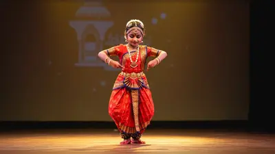 स्टेज पर छोटी बच्ची ने किया ऐसा क्लासिकल डांस, वीडियो देख लाखों लोग हुए मंत्रमुग्ध!