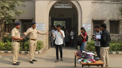 यूपीपीएससी पीसीएस प्रीलिम्स परीक्षा: केंद्र पर बेल्ट-हेयर क्लचर उतरवाए, दो मिनट की देरी पर भी नहीं मिला प्रवेश; छात्रों में रोष