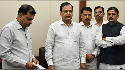 ‘नेताओं को चोर’ कहने पर सपा जिलाध्यक्ष विपिन चौधरी पद से हटाए गए, तीनों विधायक थे नाराज़; कर्मवीर गुर्जर को मिली कमान