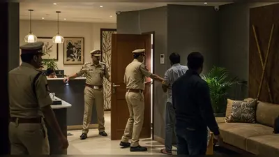 नोएडा के पॉश इलाके में स्पा सेंटर पर पुलिस का धावा: ‘छोटे कमरे’ से चल रहा था देह व्यापार का बड़ा रैकेट, कई गिरफ्तार