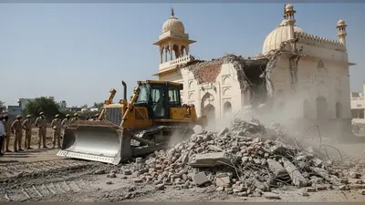 संभल में सरकारी जमीन पर बनी मस्जिद के हिस्से पर चला बुलडोजर, प्रशासन की बड़ी कार्रवाई