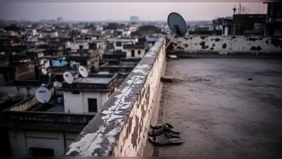 लखनऊ: छत से गिरकर युवक की दर्दनाक मौत, दो साल पहले पत्नी ने छोड़ा था साथ; मानसिक तनाव बना वजह
