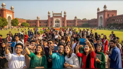 एएमयू में ऐतिहासिक सर सैयद डे: कुरान की तिलावत से गूंजा परिसर, छात्रों ने जमकर ली सेल्फी और मनाया जश्न
