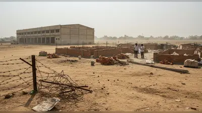 प्रयागराज में भू-माफियाओं पर बड़ी कार्रवाई: एटीएस और ईवीएम गोदाम की जमीन हड़पने पर प्रॉपर्टी डीलर सहित सात पर मुकदमा, अतीक के करीबी जैद का नाम भी