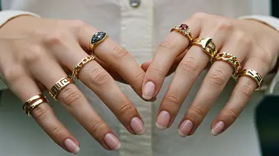 हैरी स्टाइल्स की तरह स्टाइलिश रिंग्स कैसे पहनें 7 फैशन आइडियाज