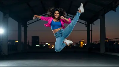 “कब्ज़ा” गाने पर लड़की के ‘कसूते ठुमके’: डांस देख फैंस हुए दीवाने, वीडियो हुआ वायरल!