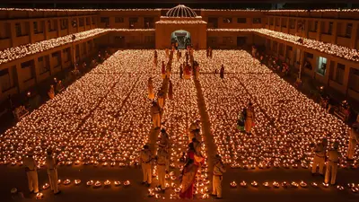 दिवाली 2025: बरेली पुलिस लाइन में जगमगाए 55 हजार दीये, ऐसे मना अफसरों ने दीपोत्सव; देखें शानदार तस्वीरें