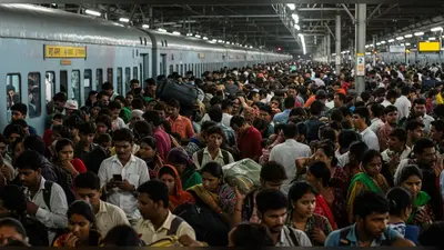 दिवाली बाद घर लौटने वालों को बड़ा झटका: तत्काल टिकटों ने दिया धोखा, 10,500 सीटों के लिए 58,000 यात्री वेटिंग में फंसे