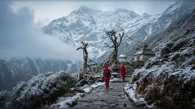 उत्तराखंड में बिगड़ा मौसम का मिजाज: 5 जिलों में बारिश-बर्फबारी के आसार, पिथौरागढ़ में बढ़ी ठिठुरन; चारधाम यात्रा पर अलर्ट