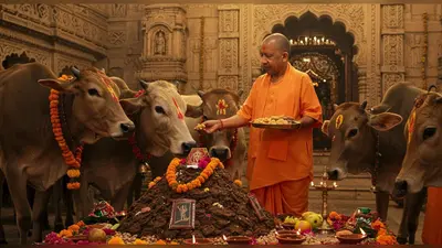 सीएम योगी ने गोरखनाथ मंदिर में की गोवर्धन पूजा, गायों को खिलाया गुड़ चना; दिया ये खास संदेश
