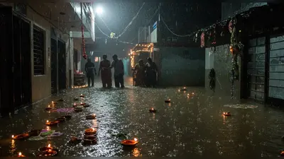 दिवाली पर प्रकृति का अप्रत्याशित प्रहार: उत्तर भारत में मूसलाधार बारिश से जनजीवन अस्त-व्यस्त, आज और बढ़ेंगी मुश्किलें
