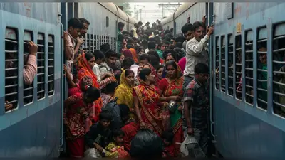 कानपुर: छठ पर घर पहुंचने की खुशी, पर ट्रेनों में पैर रखने को भी जगह नहीं! वायरल हुई तस्वीरें