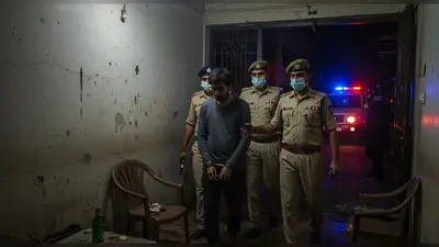 लखनऊ: शराब के लिए पैसे न देने पर बेटे ने मां का सिर दीवार पर पटका, हुई मौत; गिरफ्तार