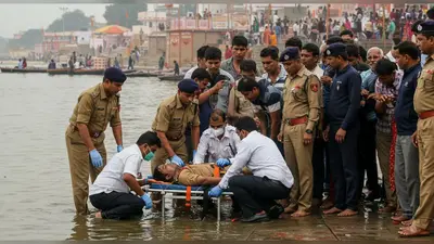 हापुड़ के गढ़ मेले में भीषण हादसा: गंगा में डूबा ड्यूटी पर तैनात पीएसी जवान, मेरठ रेफर; हालत गंभीर