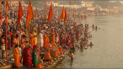 बदायूं में ‘मिनी कुंभ’ ककोड़ा मेला शुरू: झंडी पूजन के साथ गंगा तट पर उमड़ा आस्था का सैलाब