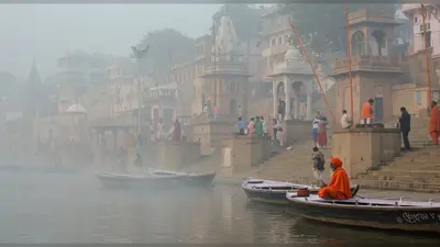 मोंथा तूफान का असर: काशी में अचानक बढ़ी ठंड, 24 घंटे में चार डिग्री लुढ़का पारा