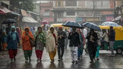 यूपी में टूटे सभी रिकॉर्ड: बारिश से गिरा पारा, दशक की सबसे सर्द सुबह, अब रेनकोट संग चाहिए गर्म कपड़े