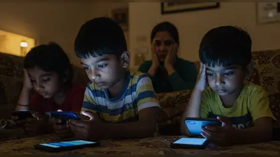 मोबाइल से बच्चों के दिमाग पर पड़ रहा असर:हल्द्वानी में हर हफ्ते अस्पताल पहुंच रहे 5 बच्चे, डॉक्टर बोले- बच्चों को ज्यादा फोन ना दिखाएं