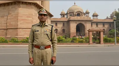 सीएम योगी का सख्त निर्देश: संवेदनशील जगहों पर रील बनाने वाले पुलिसकर्मी नहीं होंगे तैनात, आचरण में रहे मर्यादा