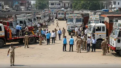 मुरादाबाद में नगर निगम के नाम पर बनी अवैध पार्किंग पर बड़ा एक्शन, 56 वाहन जब्त, ट्रकों से होती थी मोटी वसूली!