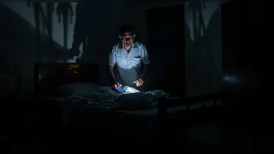 बेटी के कमरे का भेद खुला: रात की रहस्यमयी आवाज़ें और परछाइयाँ, पिता को बिस्तर से मिली चौंकाने वाली चीज!