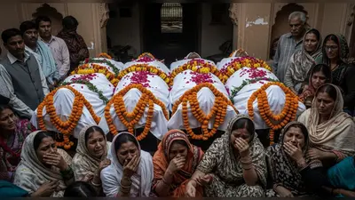 बाराबंकी में ज्वेलर्स परिवार के सामूहिक अंतिम संस्कार की तैयारी: घर पहुंचे पति-पत्नी और दो बेटों के शव, शोक में डूबा पूरा शहर