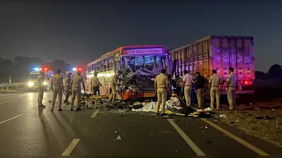 बदायूं हाईवे पर भीषण हादसा: खड़े ट्रक से टकराई रोडवेज बस, ITBP जवान और ड्राइवर समेत दो की मौत, नौ गंभीर घायल
