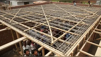 छत बनाने की अनोखी तरकीब: सरिया की जगह बांस और जाली का कमाल, लोग देखकर हैरान!
